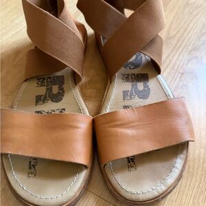 Sorel Ella Tan Leather Cross-Strap Women's Sandals